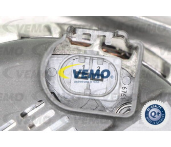 Интеркулер (охладител за въздуха на турбината) VEMO V30-60-1301 за MERCEDES E (W211) седан от 2002 до 2009